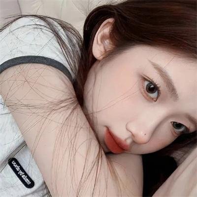 新生代小生私下抽烟，本人沉默不回应，深夜持续发酵